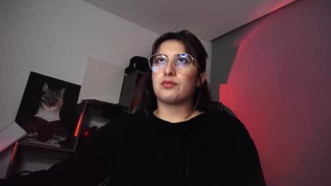 Snapshot of scarlett_sen chatting on September 2025 04:22:02 PM Mistress Scarlett online show from September 2025 04:22:02 PM