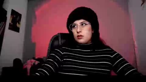 Snapshot of scarlett_sen chatting on October 2025 02:13:02 PM Mistress Scarlett online show from October 2025 02:13:02 PM