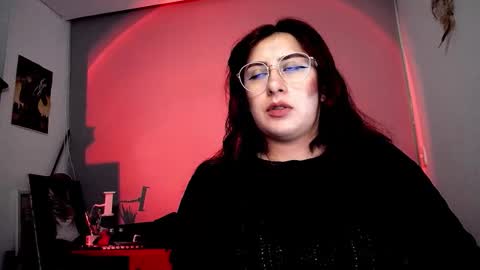 Snapshot of scarlett_sen chatting on November 2025 01:00:02 PM Mistress Scarlett online show from November 2025 01:00:02 PM