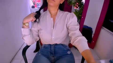 Snapshot of scarlett_sex2 chatting on December 2025 01:40:02 PM scarlet online show from December 2025 01:40:02 PM