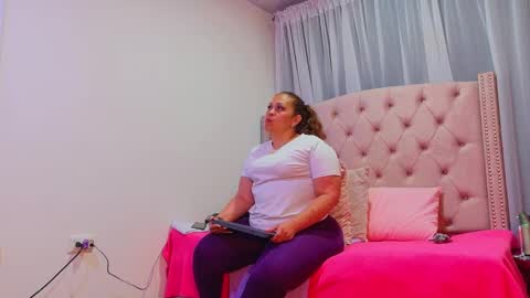 Snapshot of scarlettbooty chatting on September 2025 01:07:02 AM scarlettbooty online show from September 2025 01:07:02 AM