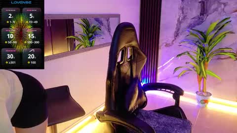 Snapshot of scarlettt_jones chatting on November 2025 10:19:02 PM scarlettt_jones online show from November 2025 10:19:02 PM