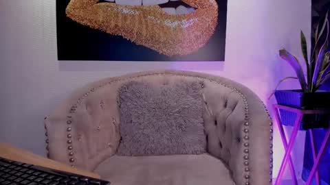 Scarlet online show from November 2025 04:22:01 PM