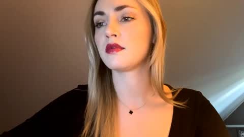 Snapshot of scarlettxblonde chatting on May 2026 06:32:01 AM ScarlettxBlonde online show from May 2026 06:32:01 AM