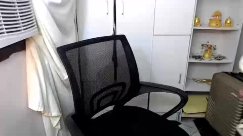 Queen Scarlet online show from January 2025 01:58:01 PM