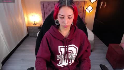 Snapshot of scarllett_bdsm chatting on January 2025 03:43:01 AM Scarllett online show from January 2025 03:43:01 AM