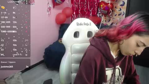 Snapshot of scarllett_bdsm chatting on February 2025 08:04:01 AM Scarllett online show from February 2025 08:04:01 AM