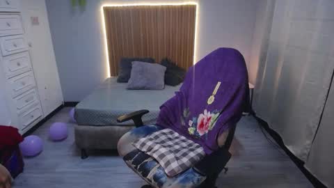 Snapshot of scarllett_bdsm chatting on November 2025 05:21:01 AM Scarllett online show from November 2025 05:21:01 AM