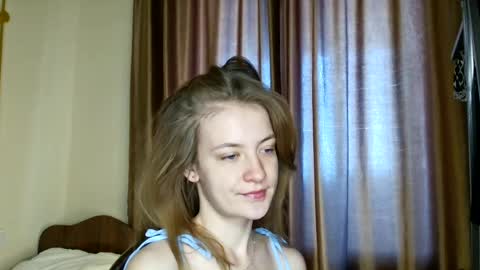 Snapshot of scented_elsa chatting on June 2026 06:34:01 AM Elsa online show from June 2026 06:34:01 AM