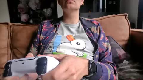 Snapshot of schaakzet chatting on May 2026 07:03:01 AM Marcel online show from May 2026 07:03:01 AM