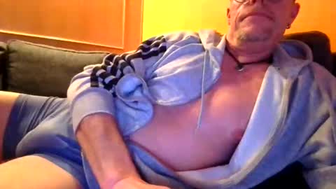 schmuhbaer1 online show from November 2025 07:19:01 AM