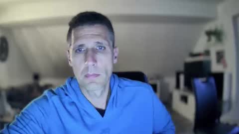 Snapshot of schnuckigeil chatting on October 2025 04:40:02 PM Dildomen online show from October 2025 04:40:02 PM