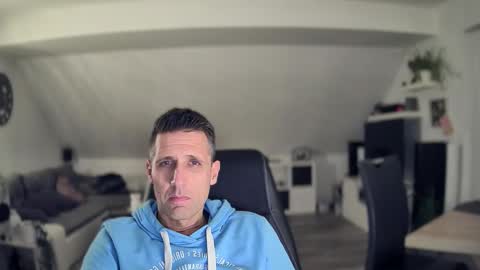 Snapshot of schnuckigeil chatting on November 2025 07:02:01 PM Dildomen online show from November 2025 07:02:01 PM