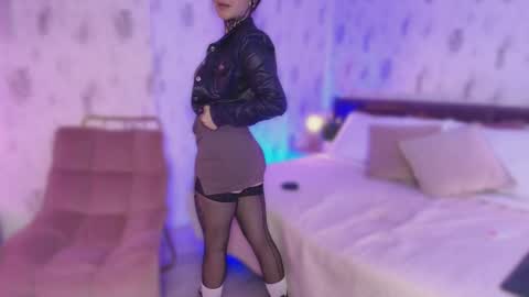 Scolw  online show from October 2025 08:04:01 PM