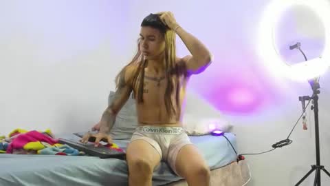 Snapshot of scook_gray chatting on May 2026 09:43:01 PM scook_gray online show from May 2026 09:43:01 PM