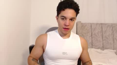 Snapshot of scott_brasher1 chatting on December 2025 01:11:01 AM Twitter Scott brasher1 Instagram Camiloestuardo2 online show from December 2025 01:11:01 AM