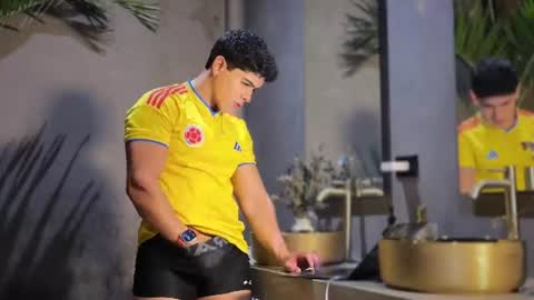 Andrew Flintt online show from July 2026 04:07:02 AM