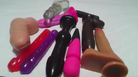 Snapshot of sdbeachfreaks chatting on January 2025 06:46:01 AM SDBeachfreaks online show from January 2025 06:46:01 AM