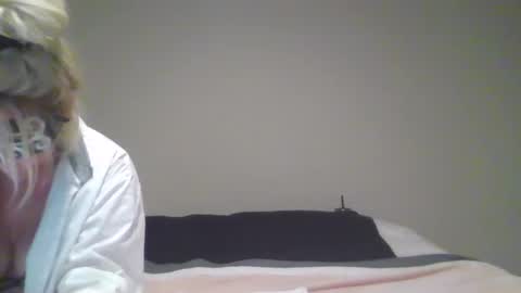 Snapshot of sdbeachfreaks chatting on October 2025 04:12:01 AM SDBeachfreaks online show from October 2025 04:12:01 AM