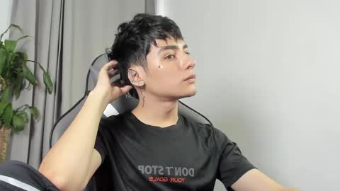 Snapshot of sebas_rosse chatting on April 2026 05:47:01 PM sebastian online show from April 2026 05:47:01 PM