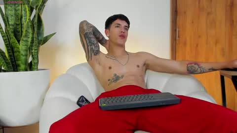 Snapshot of sebas_w01 chatting on November 2025 01:44:01 AM sebastian online show from November 2025 01:44:01 AM