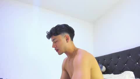 Snapshot of sebastian_dash chatting on February 2025 05:52:02 AM SEBAS online show from February 2025 05:52:02 AM