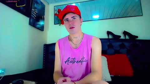 Snapshot of sebastian_loaiza chatting on November 2025 06:53:01 PM Sebastian online show from November 2025 06:53:01 PM