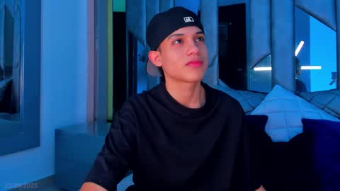 Snapshot of sebax_00 chatting on September 2025 04:37:02 AM Sebastian online show from September 2025 04:37:02 AM