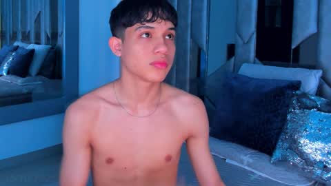 Snapshot of sebax_00 chatting on October 2025 08:32:02 PM Sebastian online show from October 2025 08:32:02 PM