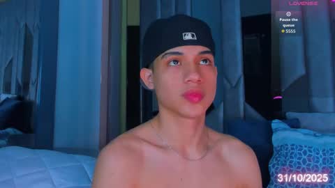 Snapshot of sebax_00 chatting on October 2025 09:05:02 PM Sebastian online show from October 2025 09:05:02 PM