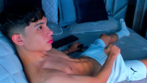 Snapshot of sebax_00 chatting on November 2025 01:33:02 PM Sebastian online show from November 2025 01:33:02 PM