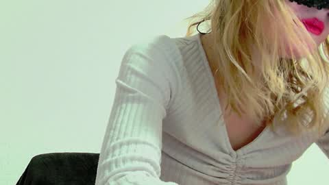 Anni online show from December 2024 08:05:01 PM