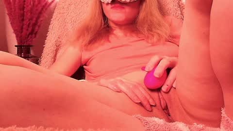 Anni online show from December 2024 10:55:02 PM