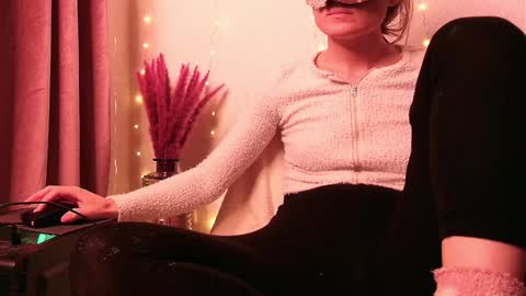 Anni online show from January 2025 07:18:02 PM