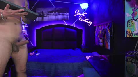 Kiki and Max online show from December 2024 10:39:01 PM