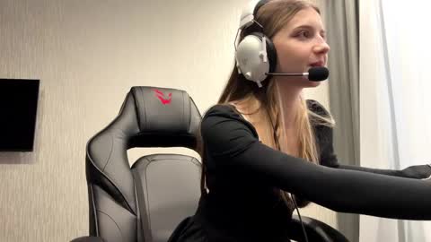 Nika online show from April 2026 12:00:02 PM