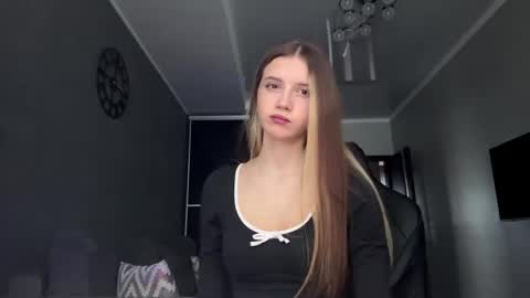 Nika online show from April 2026 10:03:01 AM