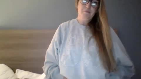 Snapshot of secretskyla chatting on October 2025 01:28:01 AM secretskyla online show from October 2025 01:28:01 AM