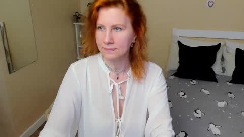 seductive_foxy_ online show from September 2025 03:46:02 PM