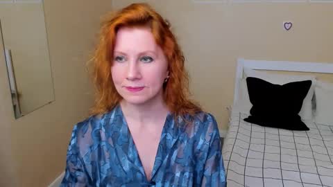 seductive_foxy_ online show from September 2025 08:10:01 PM