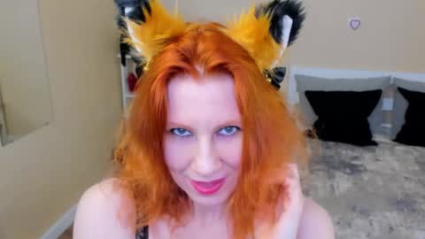 seductive_foxy_ online show from February 2026 11:00:01 PM