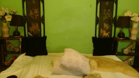 Snapshot of seductivecatxxx chatting on March 2025 12:09:01 PM dyosa isabel online show from March 2025 12:09:01 PM