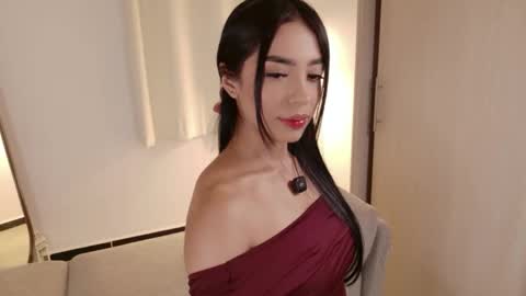 Snapshot of seductivelvet chatting on April 2026 01:28:02 AM Arihana online show from April 2026 01:28:02 AM