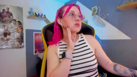 Yeyis  online show from December 2025 02:37:01 PM