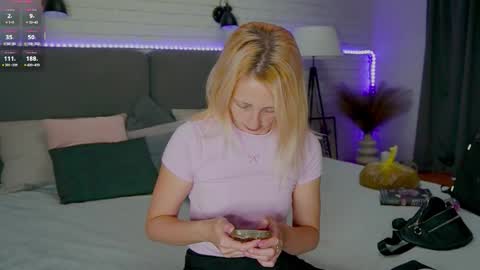 Selena Lily online show from September 2025 12:16:01 PM