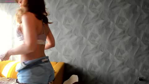 Selena online show from October 2025 03:17:01 AM