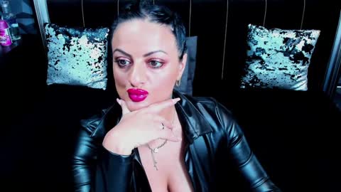 Selene online show from December 2024 08:55:01 AM