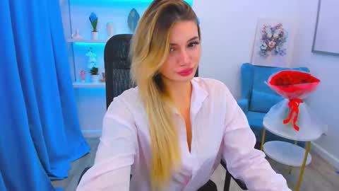 selenaemoore online show from September 2025 07:26:01 PM