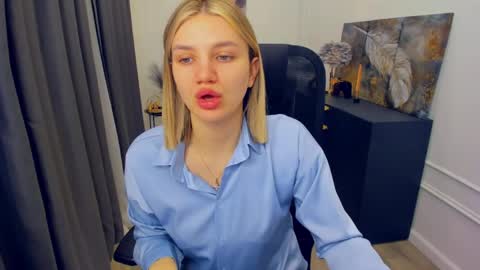 selenaemoore online show from April 2026 03:43:02 AM
