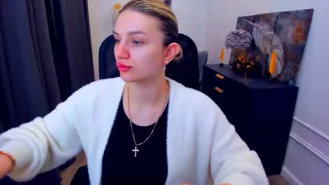 selenaemoore online show from May 2026 03:47:02 AM
